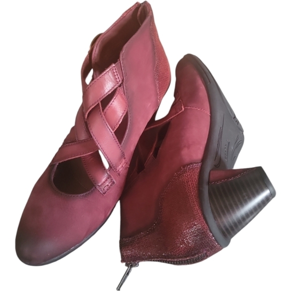 Earth Women's Burgundy Suede Zip back Closure Ankle Booties Sz 8.5B - Picture 5 of 11
